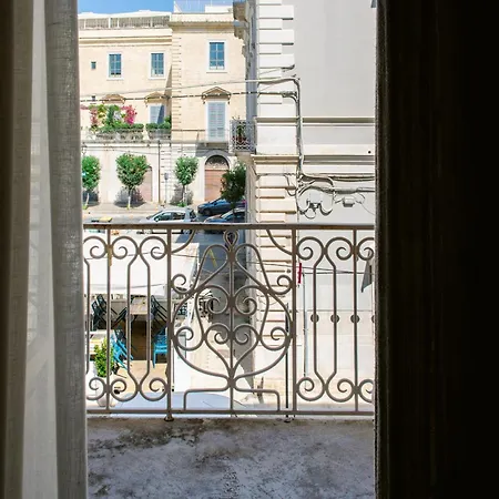 Dimora Ponente - Elegant With Balcony - Διαμέρισμα